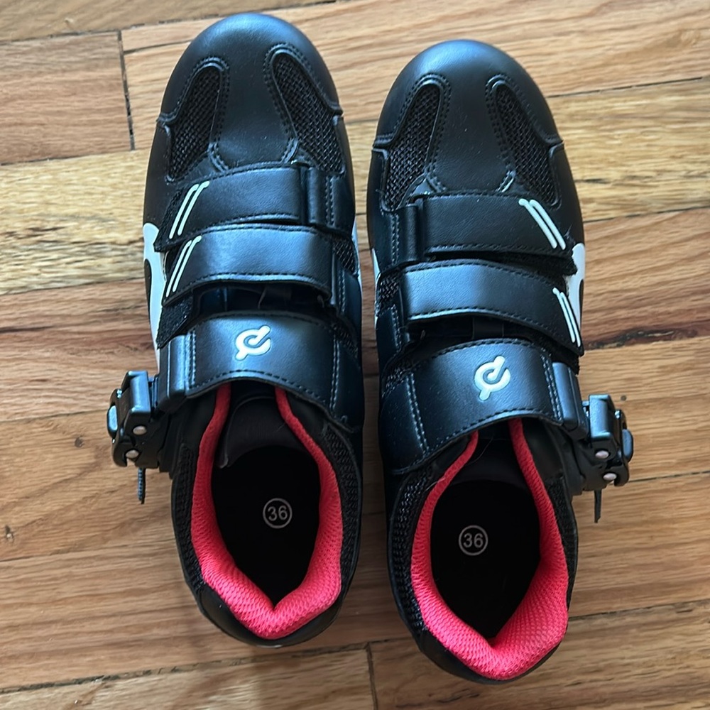 Used like new! Peloton Unisex Indoor Cycling Shoes Size 36 (women’s size 5)